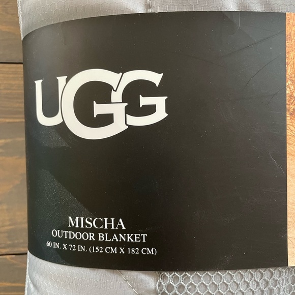 UGG Other Nwt Ugg Mischa Outdoor Blanket Waterresistant Fabric